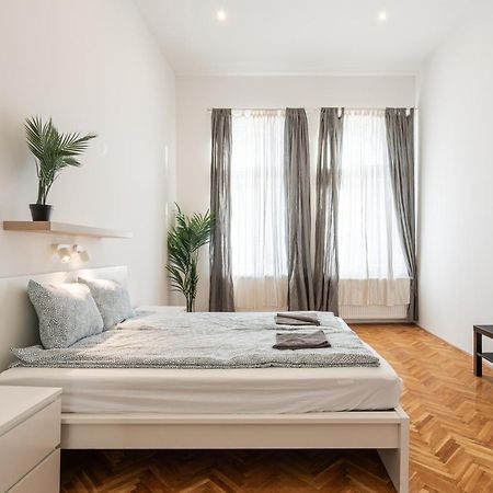 Luxurious Downtown Family Suite Budapest Eksteriør billede