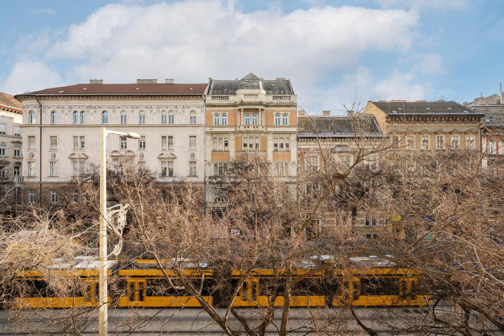 Luxurious Downtown Family Suite Budapest Eksteriør billede