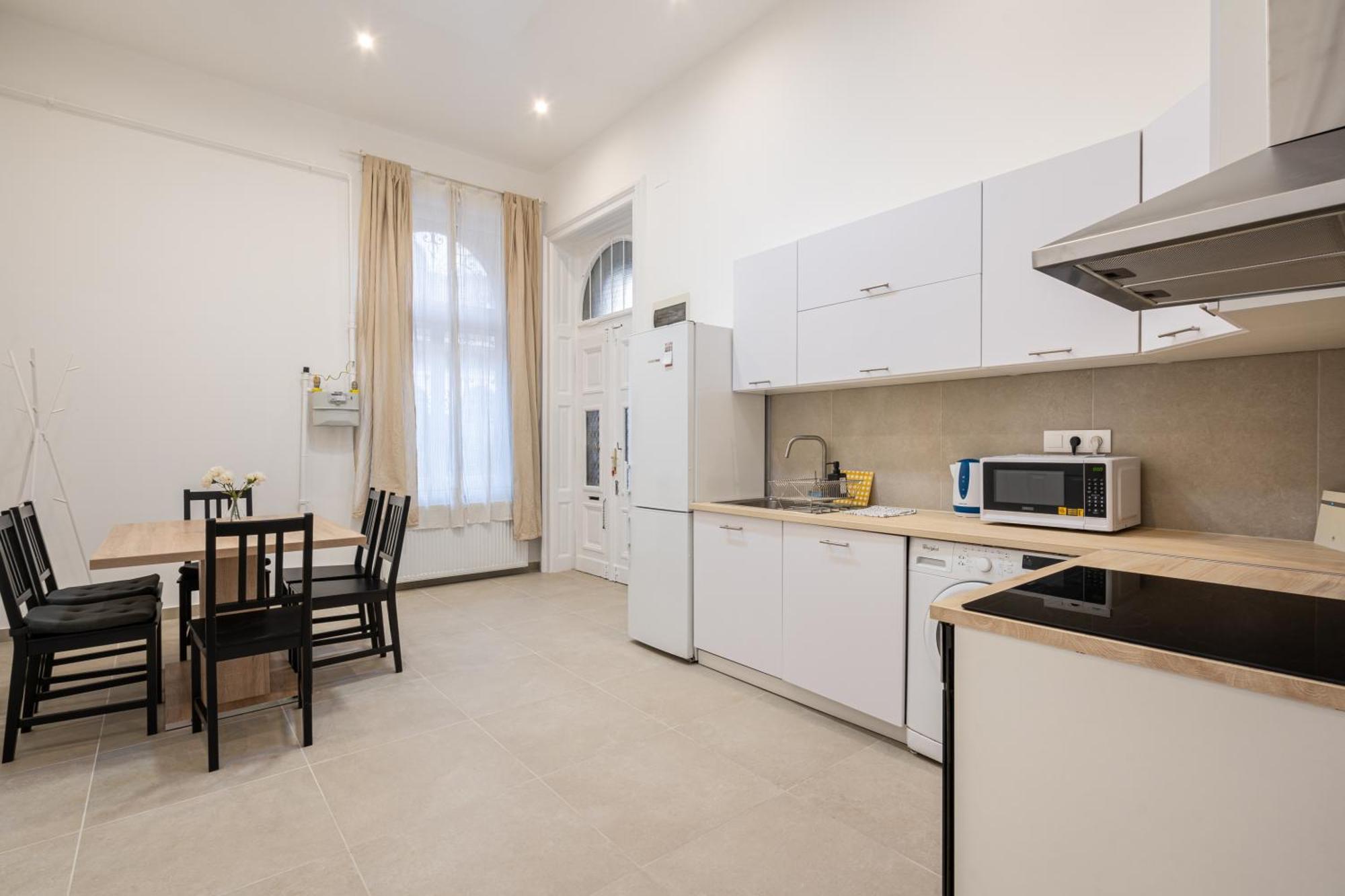 Luxurious Downtown Family Suite Budapest Eksteriør billede